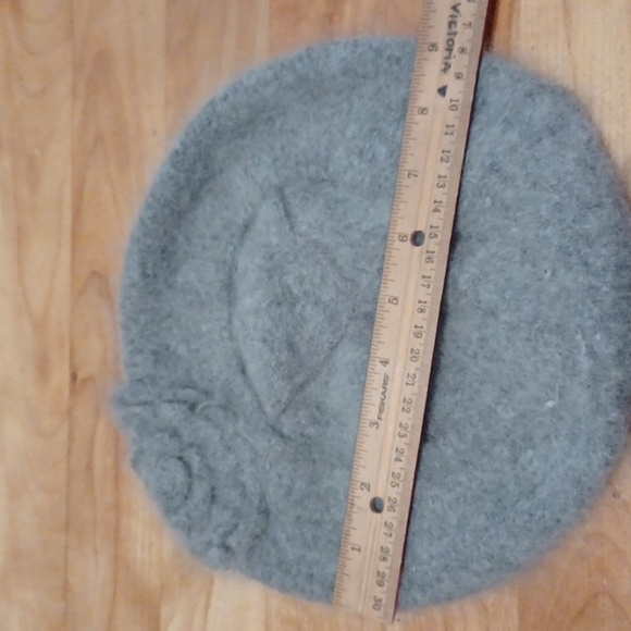 H&M Angora Grey flower Beret one size - Picture 7 of 7